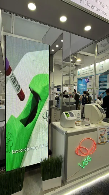 Equipos de diagnóstico en el stand de BCR